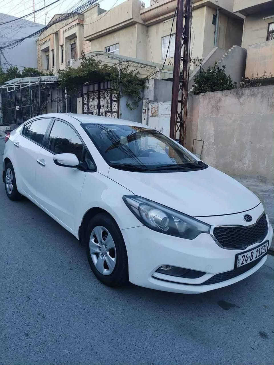 كيا سيراتو 2014 خليجي 
مع كوبون بانزين 
 مكفوله بدون صبغ بيها بس بالدوسه ، وبارد الجاملغ الامامي وبالدوسات  وباردات بسيطه 

مواصفات سيارة 

محرك 1600 دوش 
ارضيه تغلف جلد  
تبريد تدفئ شغال 
كهربائيات كلها شغاله 
كامره خلفيه 
رقم مميز 11131 دهوك 
 السياره بسمي تحويل ثاني يوم 
طخم تايرات بحاله جيده 
صدر حداديه دبلات جديده 
تحكم ستيرن 
 
سنويه تسقط 2028
باقي المواصفات معروفه 
كير محرك شرط 
مكان سيارة موصل /حي الحدباء 
السعر 115 بيها  المعامله بعد المعاينه 
رقم الهاتف 
***********
