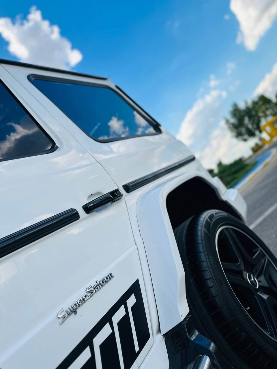 Mercedes G class 2009 
شکلی كامل كراوە بە 2020 
مەکینە 8 پستن لیگزز مەرغوب
وەك بیلادی هەمووشتی
بەسمە و شاشە گەورە 
تەبرید مەرکەزی
ویلی بیلادی سپۆرت
ناو داخیلی کرایتە 2021
سوکانی AMG سپۆرت  
سەقف رۆزرایز شامۆ 
سیستەمی گزۆزی نەرمە سەوتێکی زۆر راقی هەیە
تازە کامل سێرفزی بۆ کراوە 
چوار تایەی و ویلی لۆکی بۆ بوسترات
رەقەم بغداد مشروع وەطنی سەنەوی 2027 
سەیارەکە زۆر خاوێنە 
سعر 195 وەرەقە و کەمێک مجال
شوێن // هەولێر
گۆینەوەش دەکەم بەشتێک بەدلم بێت
بۆ زانیاری زیاتر نامە بنێرن لەخزمەت دام . أربيل, العراق


**إذا كنت صاحب هذا الإعلان وتريد حذفه لأي سبب، رجاءا أرسل رسالة إلى الدعم الفني**
