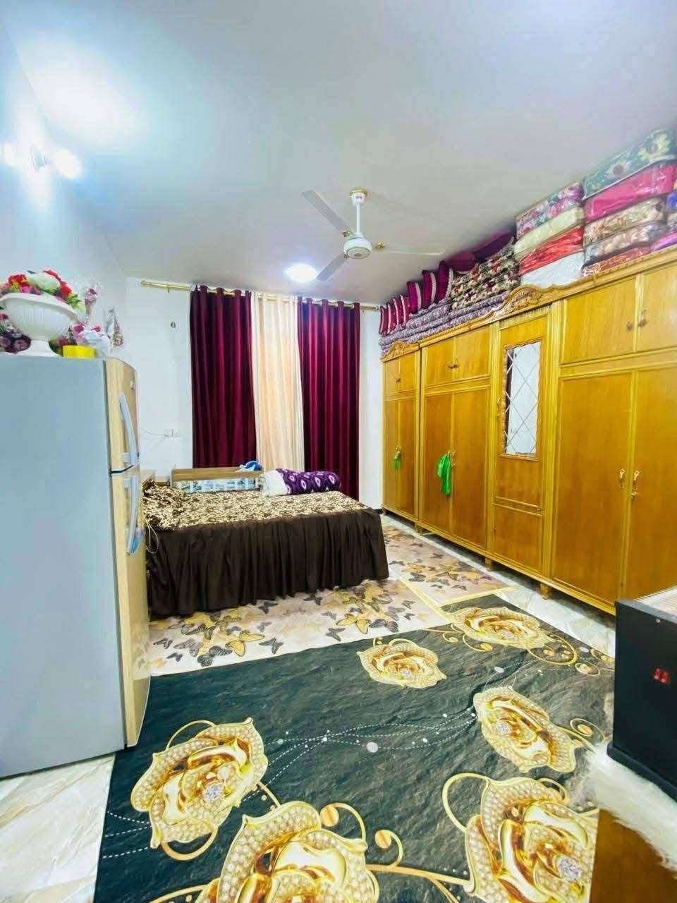 السلام عليكم
دار للبيع مكان مميز جدا 
طابوزراعي سند 25
نوع البناء //طابوق السقف صبكونكريت 
العنوان // بابل المدحتيه/المعاره طريق الزوار قرب قريب على سيد جواد ثاني بيت عن الشارع الرئيسي 
المساحة// 500متر
تحويل البيت 
 ثاني يوم بعد الشراء
تفاصيل البيت 
غرفت نوم عدد 3
استقبال 
صاله +هول
مطبخ حار وبارد
ممر خلفي وجانبي
طارمه +حديقه كبيره 
صحيات داخليه و خارجيه

خدمات كامله من ماء وكهرباء
ومجاري خارجيه لاتحتار بلمخزن
عرض الشارع 6متر 
السعر / 125وبي مجال
سنة البناء 2025
البيت حلو ومرتب وقريب على الشارع التبليط
للاستفسار خاص ***********
