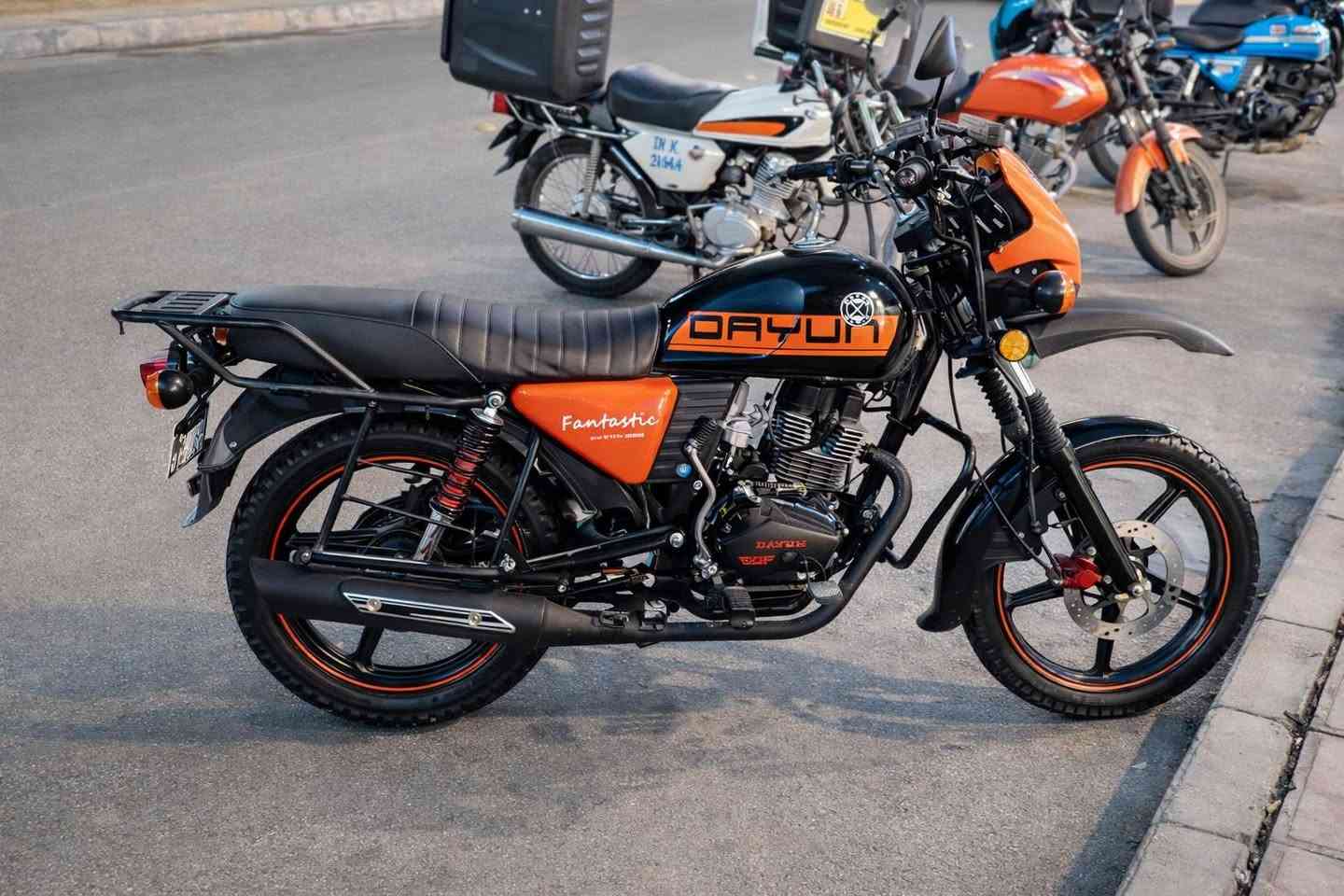 دايوان موديل ٢٥ طالعه يوم ١٨ بشهر ١٢ مكفولة كفاله عامه السعر ٢٤٥٠ بسم المعرض بعده ***********
