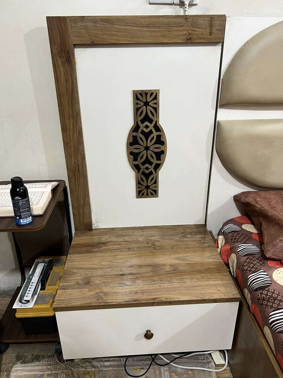 غرفة نوم تركيه ثقيل 7 قطع للبيع كنتور سلايد مرايه وجربايه وملحق 2 و مرايه طويله وميز تواليت و ملحق جرارات 
فتح و شد ونقل عليك.. السعر 600  وبي مجال 
بغداد البنوك *********** واتساب او اتصال
