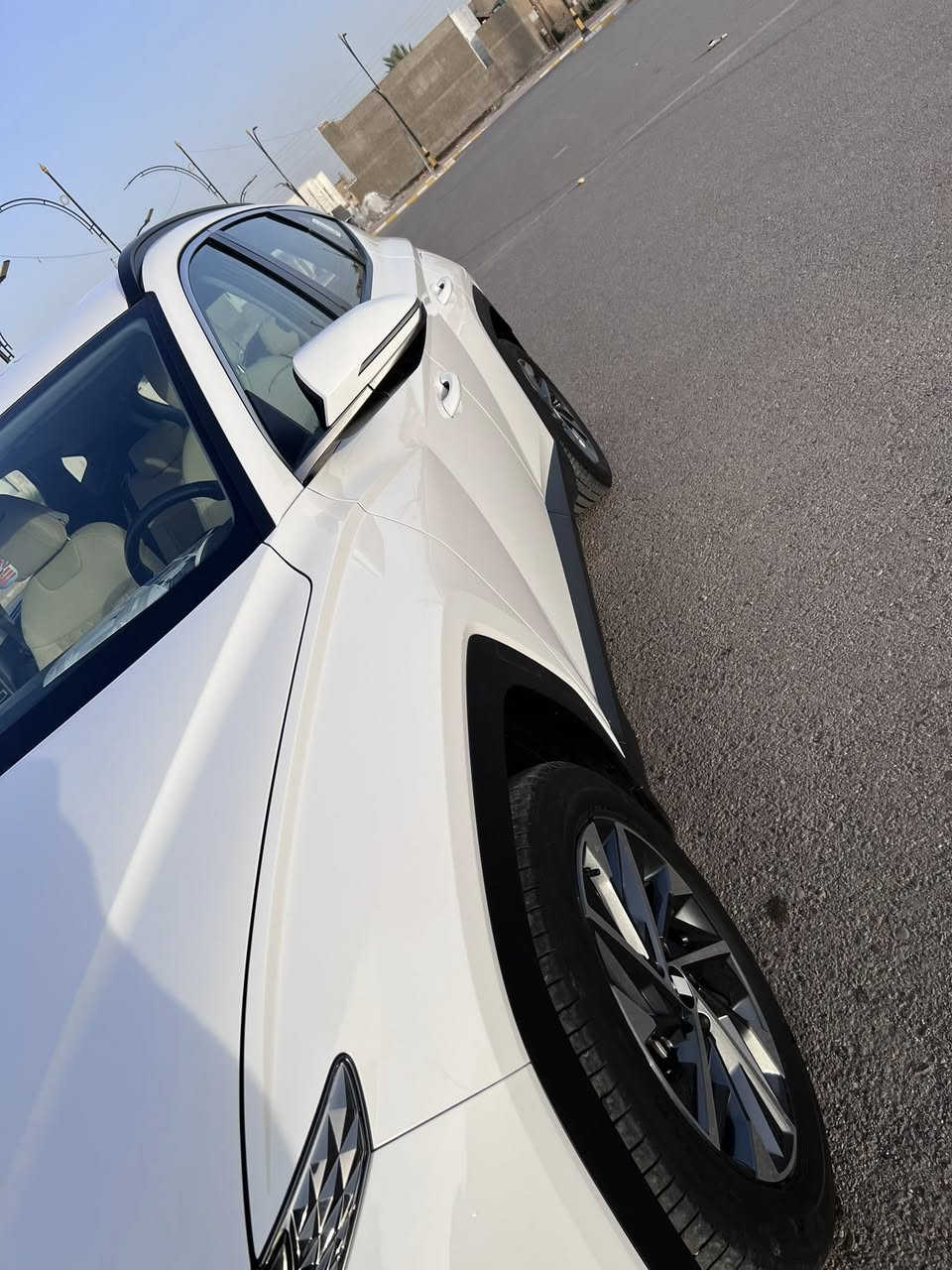 توسان 2024 خليجي مكفولة كفالة عامة رقم بغداد ماشية اقل 40  بدون نواقص مثل ما موضحة بالصور والسونار ما يحتاج نكتب باقي المواصفات سيارة كاملة السعر ٢١٨ وبيها مجال للشراي المكان أنبار رمادي
***********
