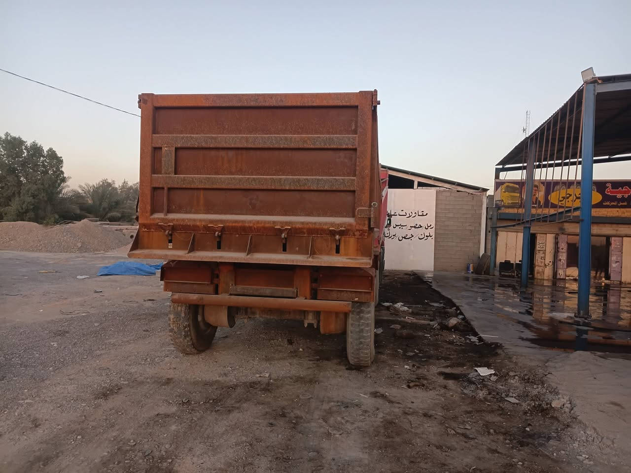 السلام عليكم مقطوره للبيع الطول ٦٧٠ دناكير ١٦ شاصي ١٤   كاعيه وطراحيات ٦ ملم اصفاح ٥ ملم  هوه ودهن كامل للاستفسار اتصل *********** السعر ١٧٠ ويه مجال
