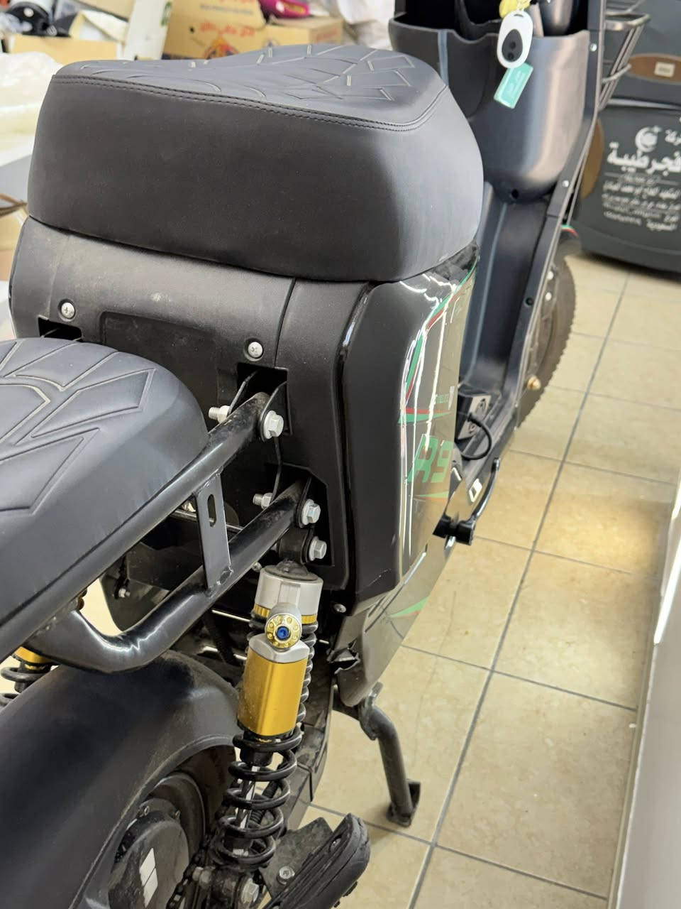 دراجة شحن R9 موديل 2026 للبيع 🔥
📌 جديدة مشتراها بشهر الثاني  
📌 بيها 5 بطاريات + شاحن  
📌 ويجي وياها مري + جميع أغراضها كاملة  
📌 وياها وصل الشراء (فاتورة)  

💥 سبب البيع:  
صار بيها حادث بسيط واريد أبيعها  وجاي انشيل

📄 ملف الدراجة: 1500  

💰 السعر: عالخاص  

📍 الدراجة نظيفة واستخدام خفيف  

للتواصل ***********
