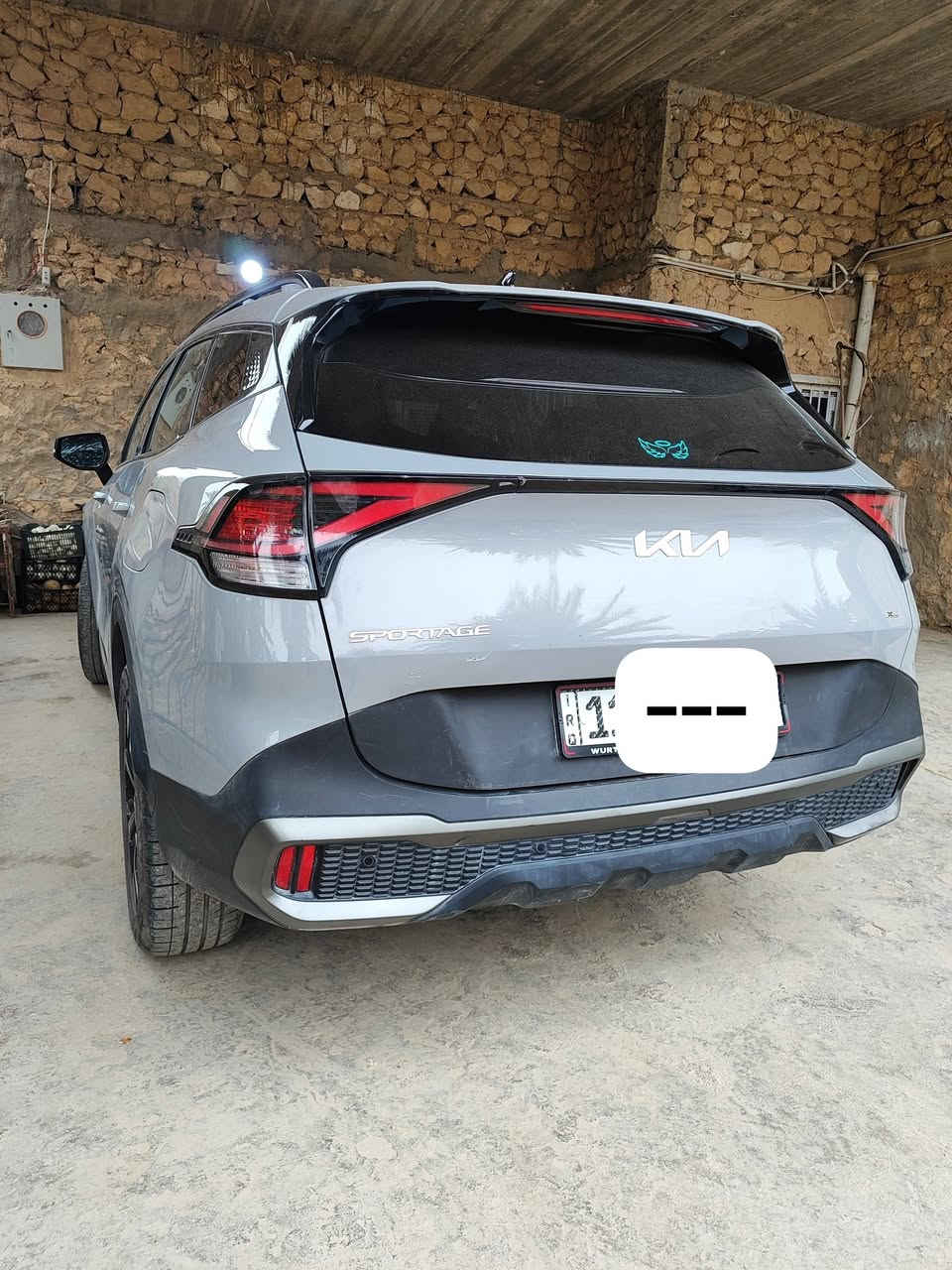 سبورتج Xline 2023 أعلى فئة 
وارد امريكي لون سمنتي  حادثها تبديل باب خلفي عكس السايق فقط مع تكحيل هلال الجاملغ الخلفي.

#عداد_الكيلو_متر : 25 ألف فقط 
رقم بغداد انكليزي تحويل ثاني يوم.

#المواصفات 
محرك 2500 GDI
بصمة تشغيل عن بعد
كشنات جلد كهرباء
رادار امامي وخلفي وجانبي
مودات قيادة 
فور ويل درايف 4x4
بانوراما 
حساسات خلفية
جنطة كهرباء 
السياره كلش حلوة وجديدة اي نقص ما بيها كاملة 100%  هزة جديدة والسنوية لسنة 2030 

#مكان_السيارة: الانبار حديثة 

#للتواصل: *********** يتوفر واتساب
