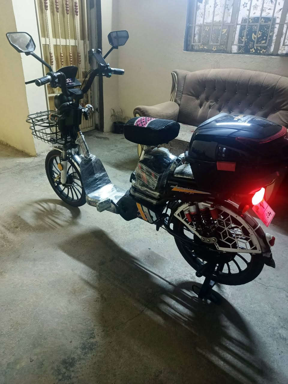 سلام عليكم  دراجه شحن  للبيع دراجه جديده كامله امكمله  دراجه بطاريات صار سبوعين من شديناهن  سعرها 300او بيها مجال  الدراجه مال  جناي   مابيها نقص برغي  مكاني ديالئ بعقوبة تحرير. الستفسار علا رقم  اني مكلف بنشر ***********
