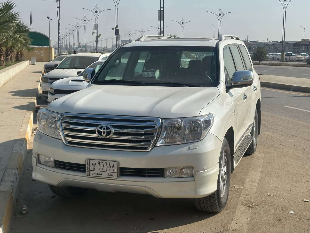 السلام عليكم 
لاند كروز موديل 2011 ستينيه كفاله من الضربه رقم بغداد 
ماشيه 270 كيلو السياره مال جناي على أيد وحده جديده ونظافه فوول السعر 35 الف للاستفسار *********** ناصرية, ذي قار
