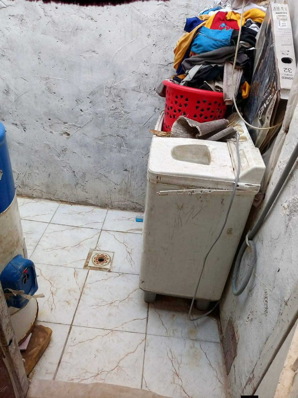 بيت 50 متر ب 14  مليون وبيه مجال  
 
بناء بلوك سقف عكاده 
خدمات كامله مدرسه قريبه كلش العنوان نجف الاشرف مقابل قرية الغدير الاولى شارع الصب عمود 276
للستفسار 
اتصال ***********‬‏
واتساب ***********
