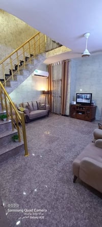 للبيع ١٠٠ متر واجهه ٥متر نزال ٢٠ متر صالة ومطبخ وكراج وصحيات مابي غرفة...