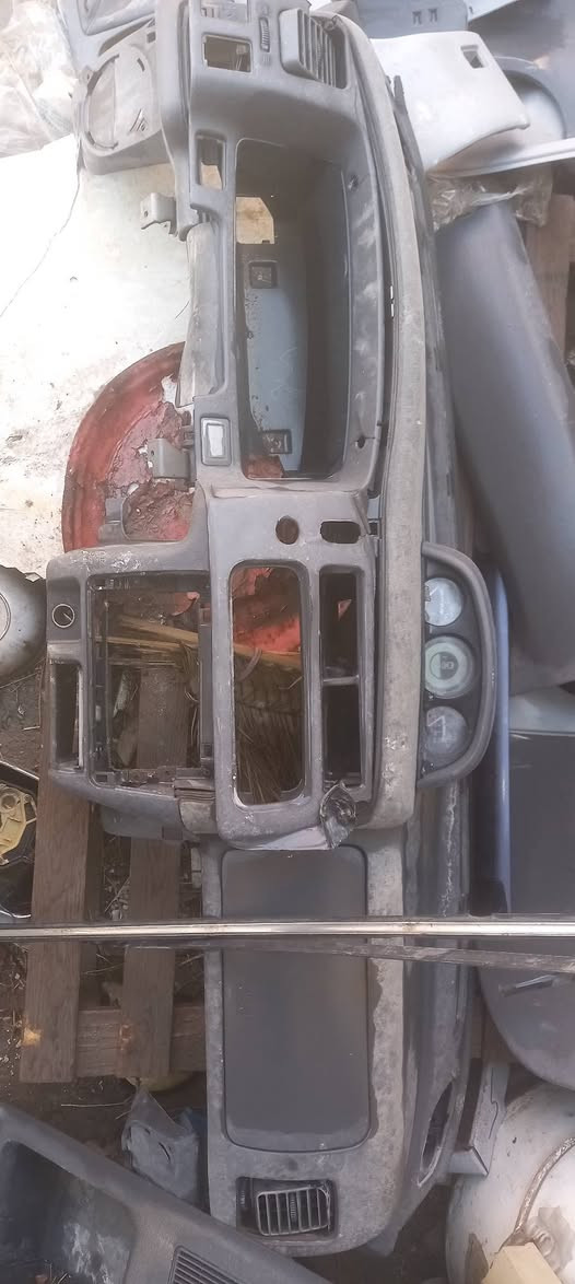 تخم بطاين 
ساعة دشبول
هلالات جاملغ
منضومة تبريدوتدفئةكامله 
مسطره جنطه
صالنصه بلاديه ناتيفيا
***********
