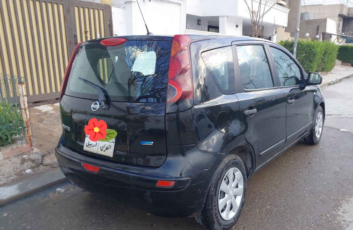 نیسان  ڤێرسا   نۆت  
ڕەنگ ....ڕەشی قەتران
مۆدیل  2010  گێڕ  عادی
گێڕ  مەکینە  بەشەرت 
مەکینە گەورە 1.8 نەشکرایتەوە
بنزین زۆر کەمدەخوات تابڵێی بەکێشە
شاشە  ئایپاد و  کامیرە 
چارتایەی تازە 
3 پارچەی بۆیاغە بێ داخلی
300 هەزاری غرامە لەسەرە دوای پێک هات دەیگەڕێنمەوە .
بەناوکردن و وکالەش دەکەین
نرخ 53 ورقە،،،،پارەی اڤیۆیەکی گێڕ عادی 
 ژمارەی کۆڕەک و ڤایبەر
*********** أربيل, العراق
