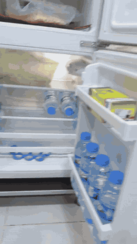 السلام عليكم ثلاجة صغيرة للبيع
السعر 125 وبيهة مجال 
العنوان دهوك شارع دير منطقة ماسيكا 2
رقم الهاتف ‏‪***********‬‏
