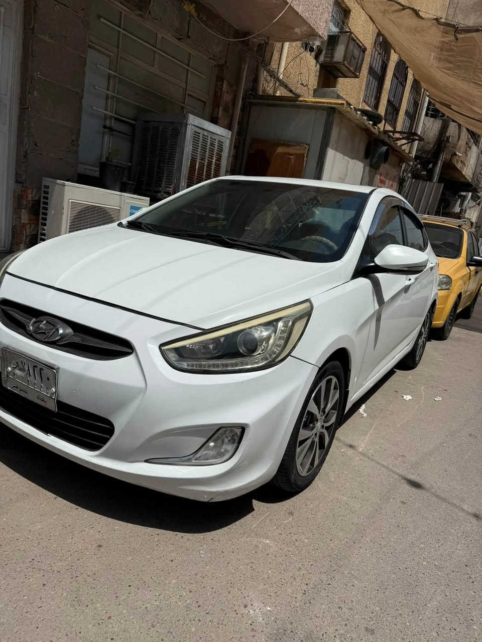 سلام عليكم اكسنت 2014 للبيع
السياره كير مكينه خير من الله تبريد ثلج رقمها بغداد بسمي تحويل مباشر فول مواصفات فتحه تحكم ستيرن اشاير مري 
صدر امامي خلفي جديد السياره ماشيه 151 مكانها بغداد الطوبجي سعرها 98 وبيها مجال بسيط 
للاستفسار ***********
