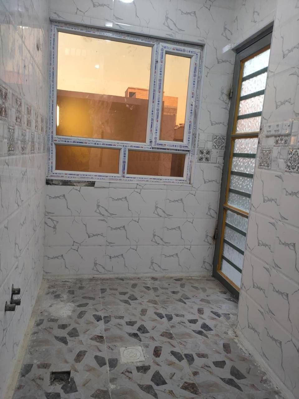 السلام عليكم
بيع مستعجل
بيت للبيع  100 متر طابق ونص زيرو بعد مامسكون بيت جاهز  في حي الشيماء سند طابو  الزهور تحويل متوقف علي تدقيق تاخذو شرط التحويل

يتكون :
الطابق الاول ..غرفه وهول واستقبال ومطبخ عدد 2 حار وبارد .ومشتملات
طابق الثاني .. غرفتين نوم + هول 

خدمات كامل (ماء،كهرب،تبليط)

البيت تسليم فوري 

للاتصال او واتساب *********** موصل, نينوى
