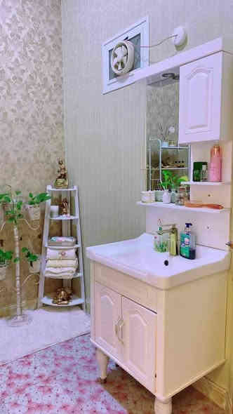 السلام عليكم ....
دار سكن مساحه ١٦٠م ركن طابقين بناء حديث 
عنوانه حي العسكري / حي الضباط خلف دكتور مثنا سابقا 
السعر ١٨٥ او بي مجال بسيط جدا 
للاستفسار /مكتب الأمين للعقار 
***********
