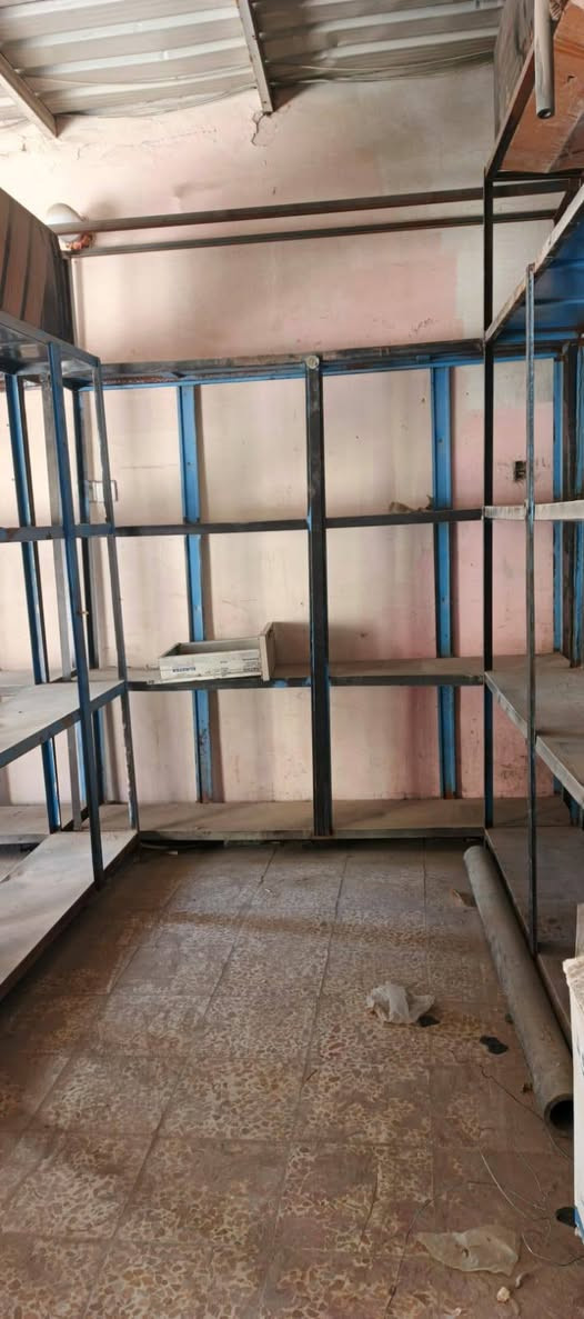 للبيع للبيع ...
اتصل او مراسلة على واتساب لمعرفة التفاصيل
***********
كبنكات المحل عدد ٢
 رفوف حديد عدد٦  2*2
رف خشب عدد ٢ 
عارضة حائط او شباك على شكل تعليق 
ميز الامنيوم 
براد ماء مع قنينة ماء
مبردة بلاستك ثلاث سرعات 
قنفة نفرين
