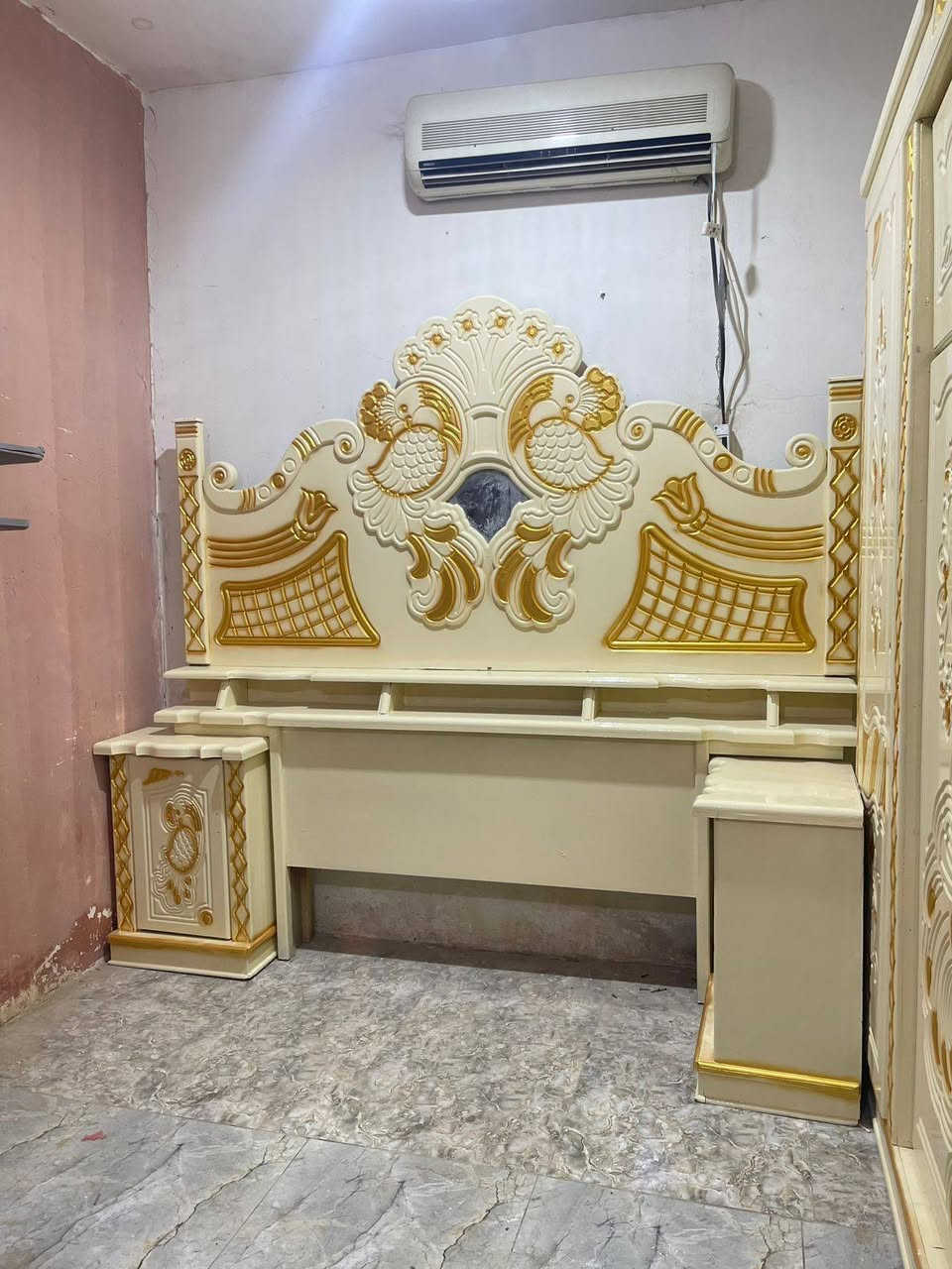 السلام عليكم غرفه نضيفه صبغ جديد بسعر مناسب العنوان ناصريه غراف ***********
