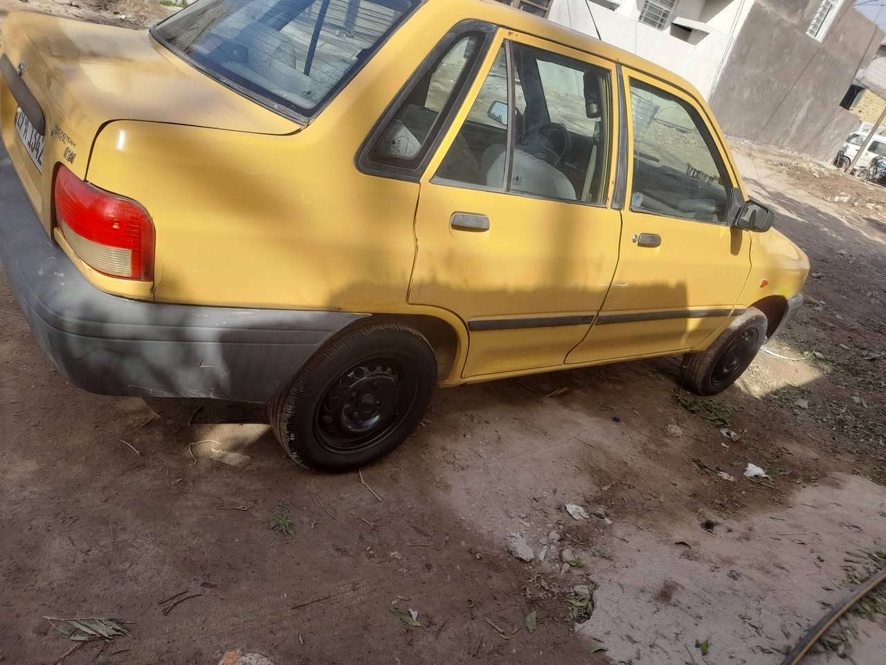 السلام عليكم سايبه  للبيع مديل 12 مصفره هيئه وغرامات رقم واسط سنويه لل29  مكينه كير خير من الله تخم تاير جديد شراي اتصل*********** مكاني واسط السعر 23 وبيها مجال بسيط مستعجل
