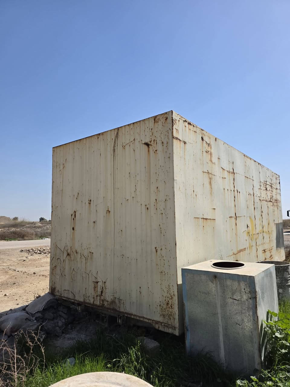 سلام عليكم  حاويه او كابينه البيع الاستفسار الوصال على الرقم هو***********
