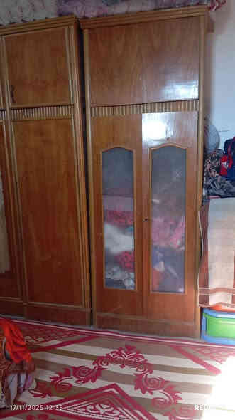 سلام عليكم غرف نوم للبيع مابيها كسر مستعمله كنتور 4 بيبان وجربايه 180 ب 200 زاويه وميز سعر غرفه 370 ويه جرابي حديد عدد 2 يصير 480 بدون جرابي 370 كربلاء المقدسة ***********
