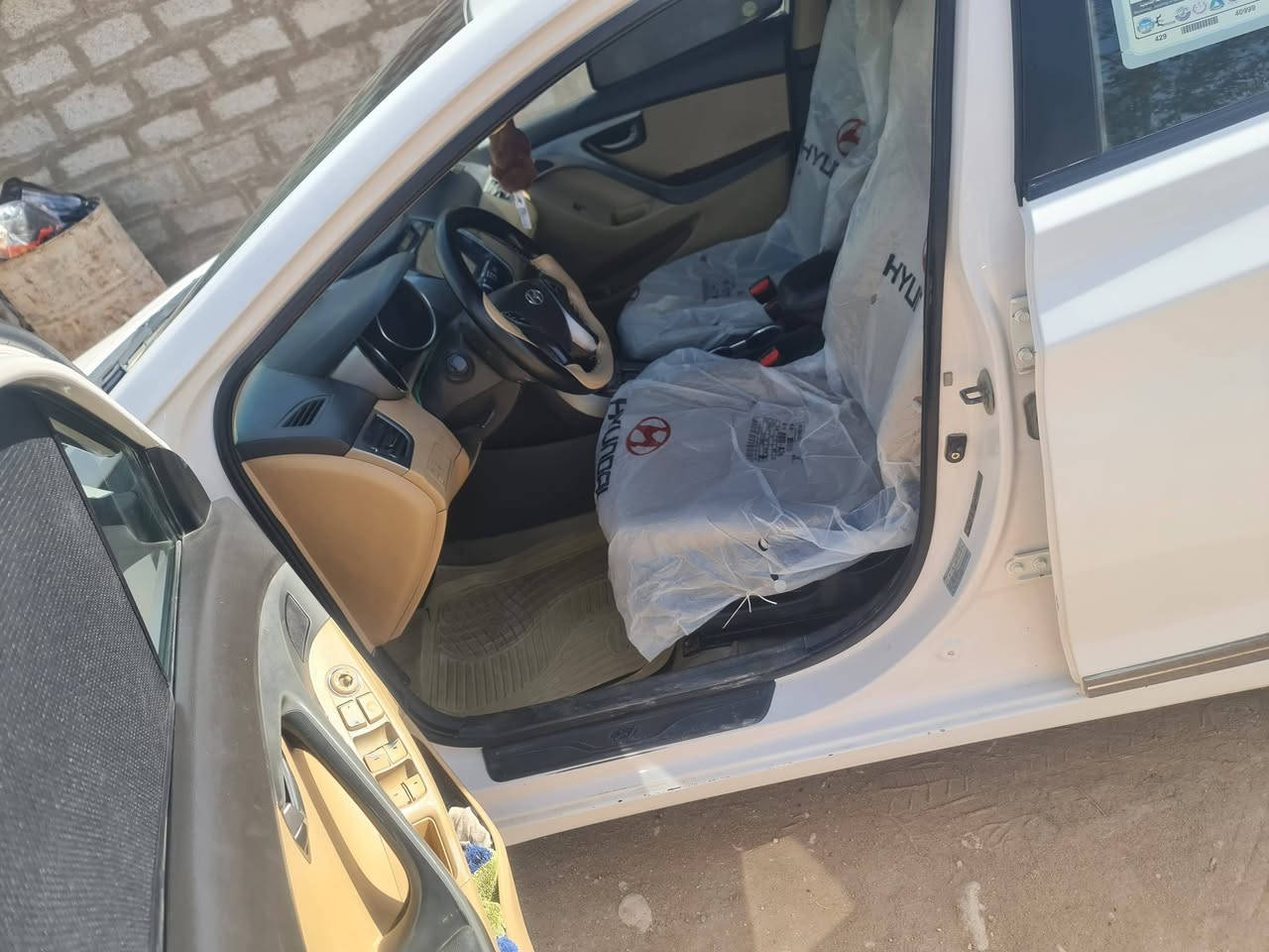 سلام عليكم سياره النتره موديل 13 رقم بابل محرك 1600 تخم تايرات حداديه جديده السياره حلوه ونضيفه بيهة قطعتين فقط مكان النجف قديه الغدير *********** السعر 103 بيهة مجال
