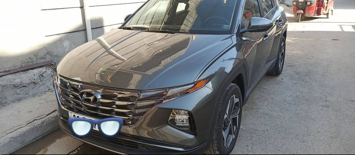 السلام عليكم .توسان22 فول ماشيه 32 حادثها مبدل دعاميه وجاملغ نفس اللون وربع باب سايق صبغ بدون دخول بدون ايرباك السعر 195بي مجال صور الحادث مرفقه /بغداد العبيدي ***********
