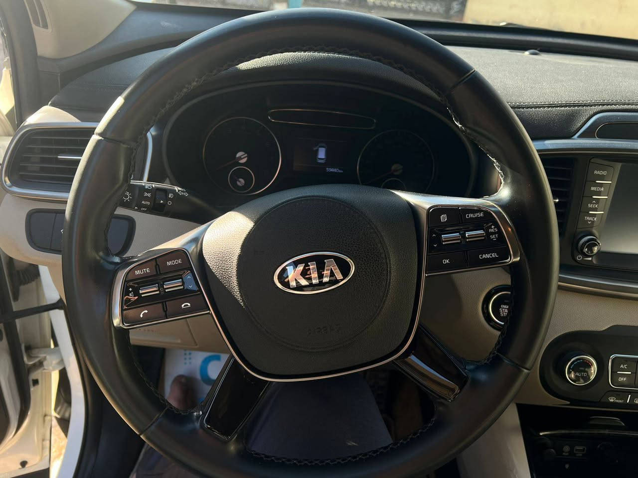 السلام عليكم سورنتو 2020 السياره كفاله عامه رقم بغداد بسمي الموصفات المعروفه ماشيه ٥٠ الف حقيقي فقط
مكان السياره الدوانيه 
***********
