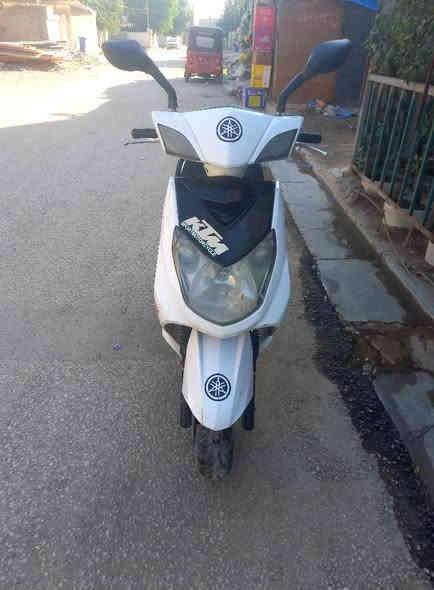 السلام عليكم 
دراجة سكنس فحل للبيع
موديل ٢٠٠٧
المكينة خير من الله
نظام كابريتر
الكهربائيات كلها شغاله
سلف + هندر كله شغال
لايت عالي وناصي  وسويجين 
صالنصة رياضية
تخم تاير نظيف
كفرات أصليه رقم واحد
السعر ب٨٠٠ ألف وبيها مجال بسيط
العنوان بغداد/ الدورة 
متوفر خاص وواتساب ***********
