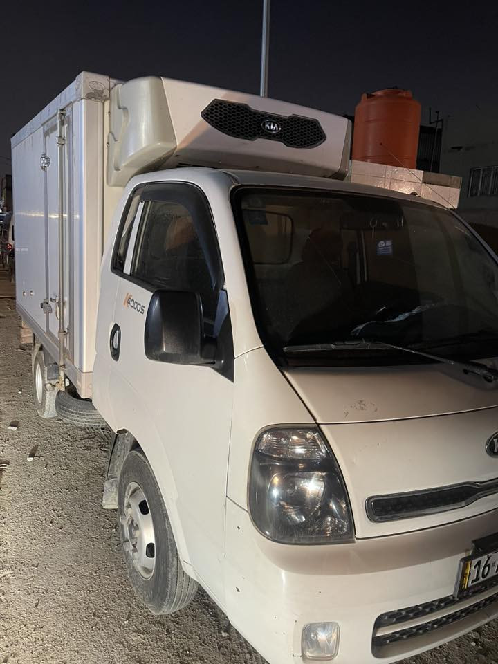 السلام عليكم كيا براد موديل 2018 تبريد امامي خلفي وع الكهرباء كله شغال ماشيه 170 الف مكانه بغداد جميله 
سعر 190 وبيه مجال 
للاستفسار ***********
وبي واتس اب
