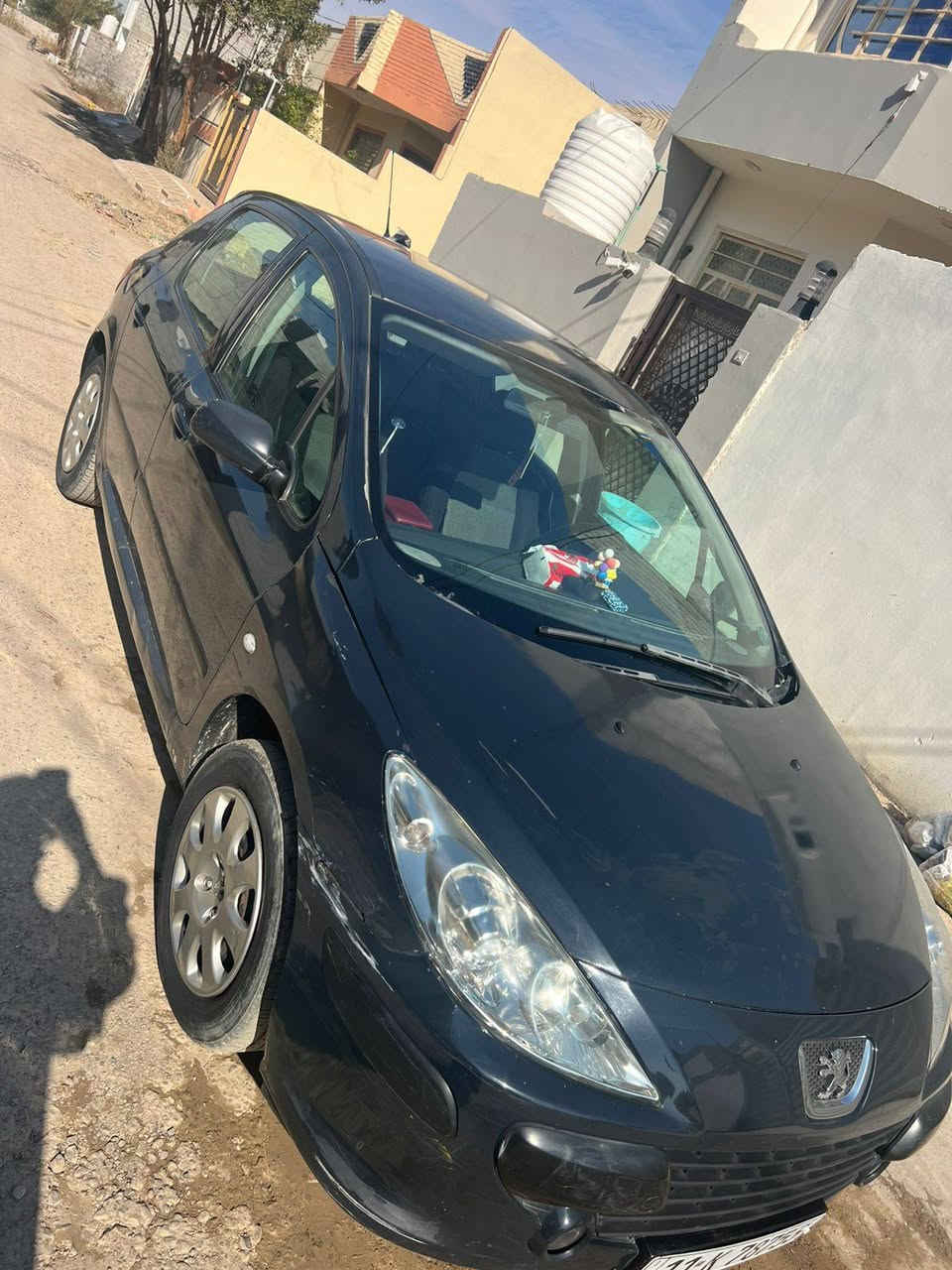 #للبيع
بيجو فرنسي307
موديل 2006
رقم بغداد الجديده 
گير مكينه كفاله
كهربائيات كفاله لا جطل ولا تحوير
وكل كهربائياتها شغاله حته الجام شغال
كيجات كلها شغاله
بأختصار الكهرباء كله شغال
تدفئه تبريد شغال والتبريد ثلج
تخم تاير جدد
دواخلها جديده ومدوشمه
وبيها شاشه
نصبتها تخبل وبالواقع احلى من الصوره
وشرط عقد مروري وتحويل مباشر
#سعرها ( 47) وبي مجال بسيط للشراي 
مكان السياره بغداد المحمودية لتواصل ***********
