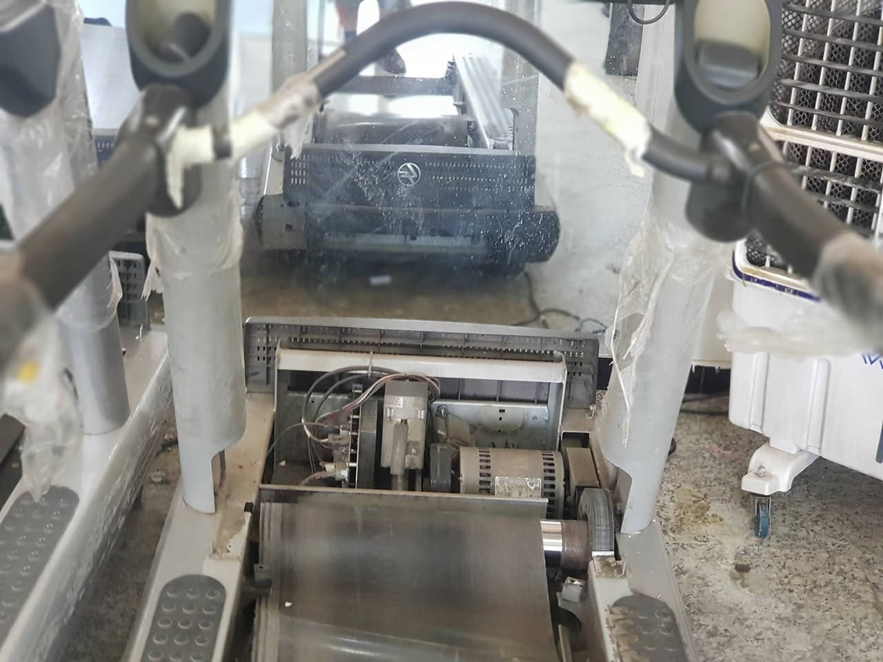 صيانة وتصليح جميع الاجهزة الرياضيه الامريكيه اجهزة جري كارتات وشاشات وجميع انواع البايسكلات الامريكي مع توفر قطع غيار اصليه مع عمل ادامه دوريه لجميع الاجهزة
***********
