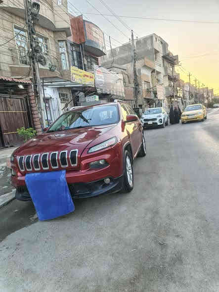السلام عليكم إخوان جيب شيروكي للبيع موديل 16 بيها قطعتين صبغ بدون دواخل سيارة حلوة ونظيفه محرك ٢٤٠٠ رقم بغداد مواصفات الشيروكي المعروفه السعر ١٢٠ وبي مجال  ***********

