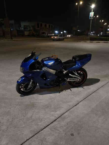 سلام عليكم  هونده سيبي ارار 919سيسي سرعته 300 دراجه نضيفه وحلوه  كير  ومكينه نضاف  بطناش تاكل الكاع اكل اول ثاني ثالث 
دراجه نواقص شغلت بصيطه كلش  اشاره ما اشيره شغلت بصيطه  اوراق اصوليه وكمرك مدفوع  يعني شغله اصوليه دهن جديد موتل  ترايك وين ما تريد  شرط الاول فوك 100 
سعره16وبيه مجال لشراي يجلي ما اقصر ويه يشلع عيوني وياخذن مكاني النجف الاشرف شارع المطار قرب بانزين خانه ريبال عمود 7 اتصال على رقم واتساب مفتوح 24ساعه فيس ما متوجد 
***********
