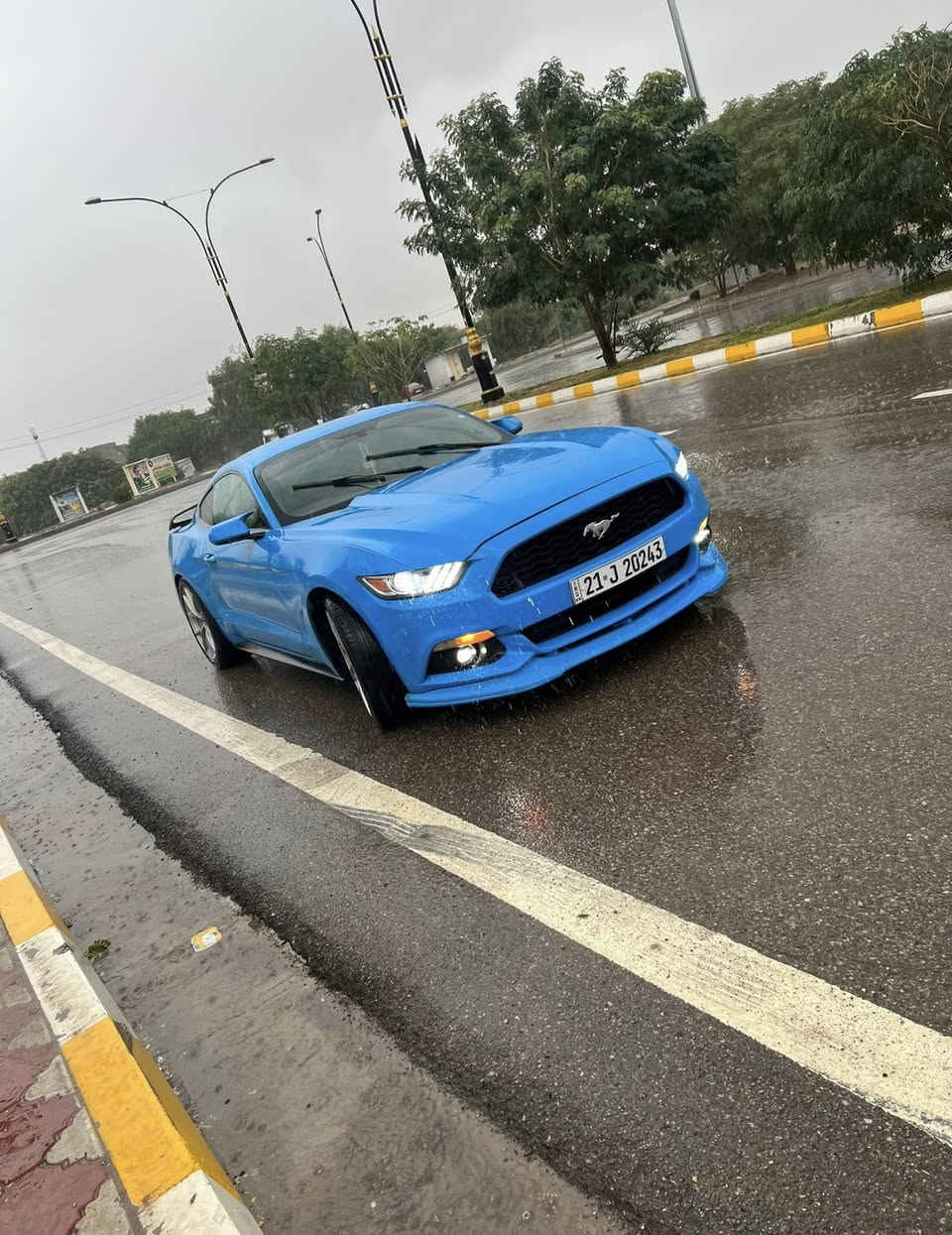 فورد موستنك  2017  اللون المميز 💙
الفئة  v6 ( ستة سلندر )

رقم سليمانية 

🔵 السيارة جديدة كاملة وبدون نقص 

🔵 ستوك على وضع الشركة  ( حجر صالنصه بلاد )

🔵 وعليهه دبات بورلا اصلي

🔵 محرك وكير واكسل بشرط 

🔷 مواصفات : 

🔹شاشة كبيرة SYNC

🔹دشبول ٧ الوان 

🔹دواخل لد

🔹فول تحكمات ستيرن

🔹كامره دوارة

🔹تشغيل عن بعد

🔹بلاجكتور بلاد

🔷 اضافات : 

🔹بگ لايت ٢٠٢٣ 

🔹ويالة نيش اصلي

🔹لحية سيرفيني 

🔹دعامية خلفية جيتي

🔹سبايدر 

🔹٤ صالنصات

🔹دفيوزر شيلبي

🔵 السيارة حادثهه بأمريكا جاملغ وبنيد  

وهنا بالعراق مصبوغة حزام للجمالية فقط ..

🔵 مكان السيارة  ديالى / خانقين 

🔵 للاستفسار ***********
