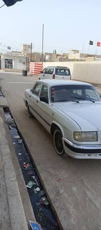 معلومات قليلة • يوجد رقم • ٨٠