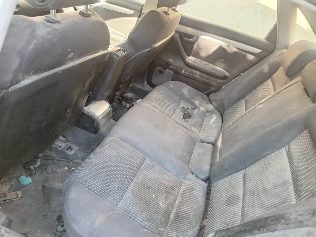 اوديa4 موديل 2007 رقم شمالي  مكينه 2000 كير عادي ومعاها ادوات دعاميه لايتات دكشن بارد بور ستيرن  كير اوتو   كير عادي 7 نمر دفع رباعي   السعر 60$  للاستفسار اكثر *********** واتس اب
