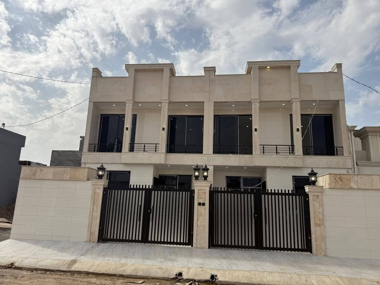 منزلين للبيع في منطقة 8حساروك قريب على شارع كورنيش
بمساحة 125متر+125متر
كل بيت يتكون من 
4غرف نوم 
استقبال 
صاله 
مطبخ
للستفسار اكثر:-***********
كود00964

#بيع_و_شراء_عقارات_مقاولات_ #كوردستان_العراق_اربيل_دهوك_زاخۆ #بسعرمناسب_جدا #الشعب_الصيني_ماله_حل😂😂 #مشاهير_تيك_توك
