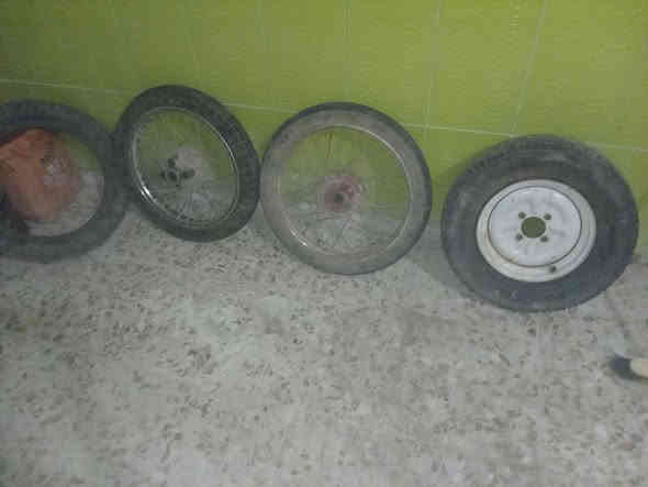 السلام عليكم غراض درجه البيع تانكيات،ثنين،،تايرت،مال،ربعه،كير،،2
تاير،ستوته،كامل،منفوخ،،بش،تشده،،،
ماصطبات،2 مامشدوتات،شاهد،الله،،+تاير،مال،ستوته،كدام،نضيف، 
سعرهن،150،بيهن،مجال،قليل،،الشراي،***********،،هذه،رقمي
