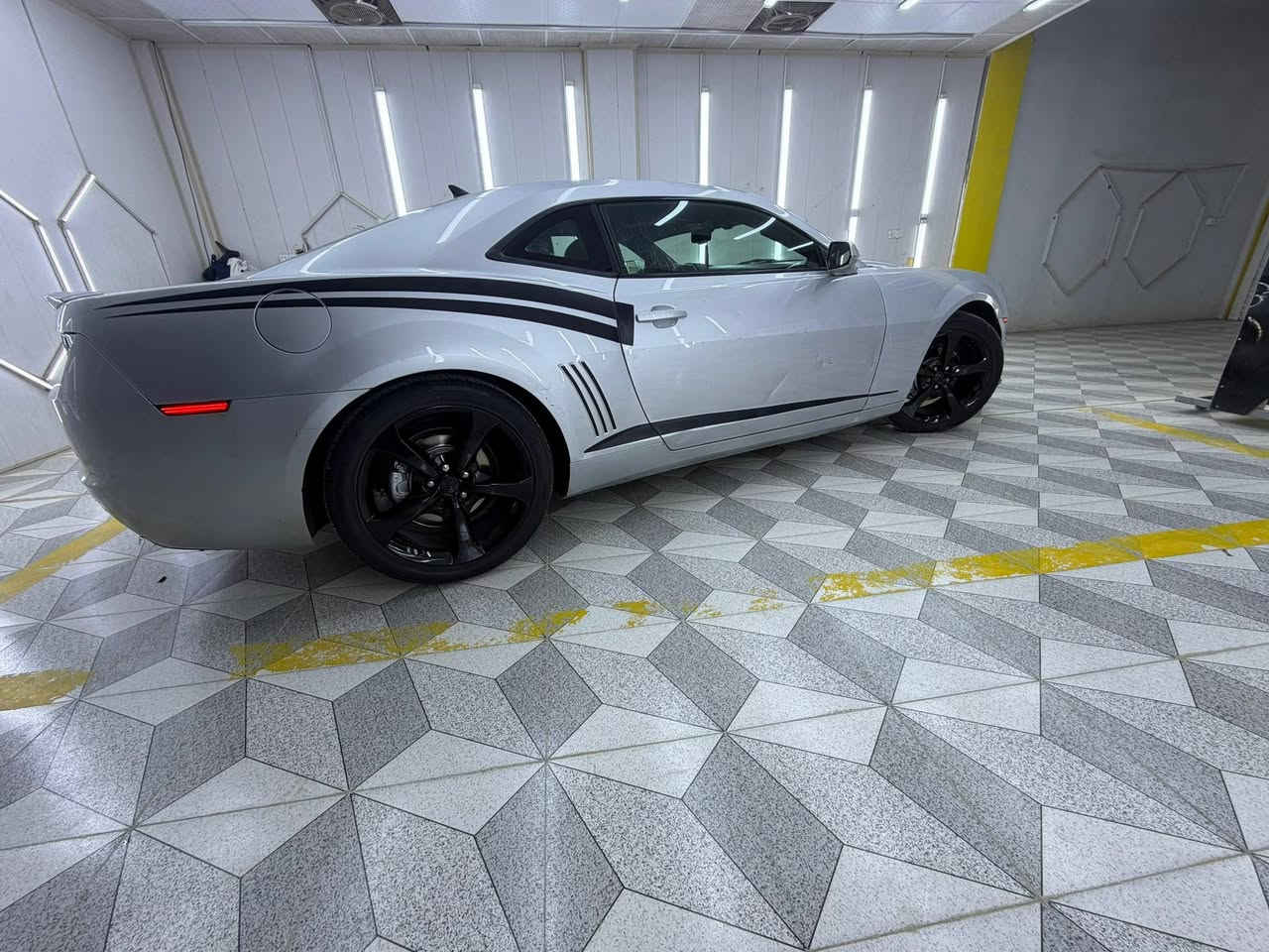 سلام عليكم
كمارو 2010 سياره بدون حادث بدون ايرباك 
محدثه 2018 ومصبوغ البجم دواخل كفاله شرط الفحص
مواصفات
كشنات كهرباء كيجات ويل 20 توسايز وتخم تاير جديد تحكم ستيرن كروز سرعه بكلايت LED لايت زنون
حداديه امام خلف محرك مبدل جديد
رقم بغداد
ماشبه 140
مكاني بابل الحله شارع ٨٠ 
سعر 88 وبيها مجال بسيط
م/***********
