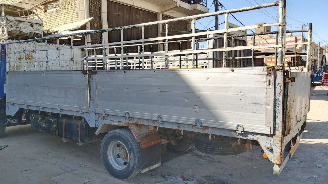 السلام عليكم ورحمه الله وبركاته 
بدي هينو طول سته اله عشره قطعتين محجر بوري للبيع مكان حله شارع 80 استفسار ***********
