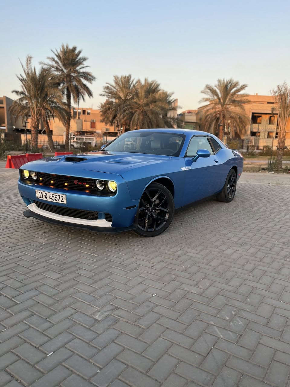 السلام عليكم جالنجر موديل 2023 لون مميز بحري فئه SXT تو ويل محرك 6سلندر رقم بغداد بأسمي عارضه 160$ بيها مجال بسيط السياره جديده جدآ ماشيه 36 k.m حقيقي محرك كفاله كير كفاله السياره كلها بوضع الشركه جاهزه ما بيها نقص حداديه بوضع شركه جديده تخم تاير جديد تبريد ثلج ❄️ السياره مصروف عليها من داخل والخارج مواصفات/ بصمه / ابواب وتشغيل / تشغيل عن بعد / شاشه كبيره+كار بلي / فول تحكمات / دكمه سبورت / كشنات حضن جلد / كشنات كهرباء / قطعتين تبريد /لايت زنون عالي ناصي / مري تعتيم / حساسات خلفيه /كاميرا خلفيه / وبعد هواي مواصفات معروفه  السياره حادث جاملغ وبنيد كما موضح بالصور مع المنشور + كلير بسيط بيها من امريكا بالباب ايمن باقي سياره كفاله مكان السياره بغداد شارع فلسطين للأستفسار:*********** الخاص مغلق
