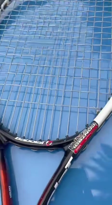 ركت تنس السعر 75 الف وبي مجال بسيط
رقمي *********** 
مكاني بلمنصور

* البراند: Babolat
* الوزن: حوالي 270 غرام (خفيف نسبيًا، مناسب للمبتدئين والمتوسطين)
* التوازن (Balance): 320 mm تقريبًا
* حجم الرأس (Headsize): 645 cm² / 100 sq.in
* نمط الأوتار: يبدو 16x19 (يعطي سبن/دوران أكثر للكرة
