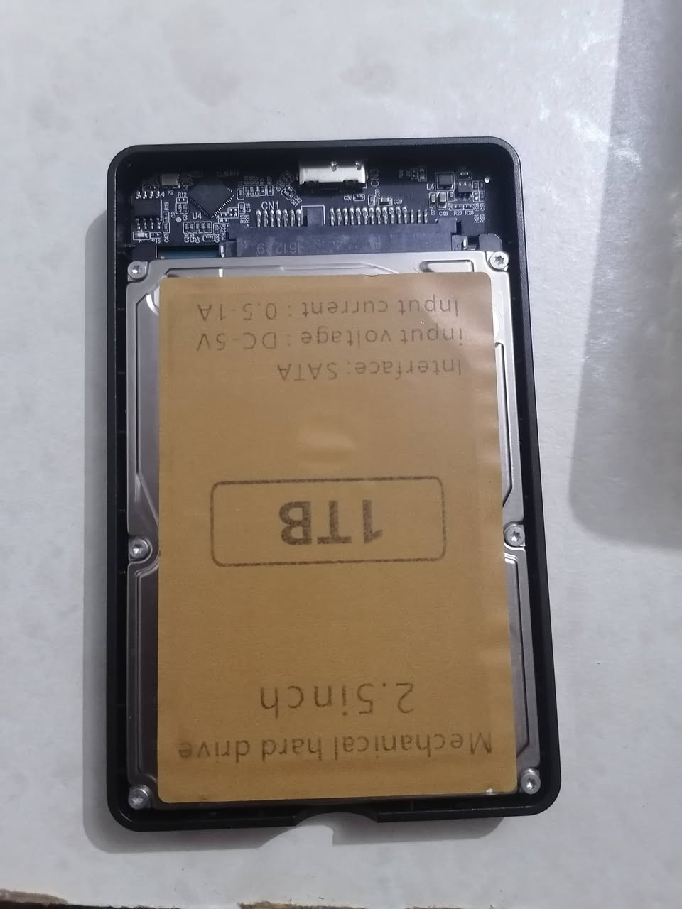 هارد 1تيره 
يرهم خارجي محمول يرهم  داخلي هذا المنتج هو قرص صلب ميكانيكي خارجي (External Mechanical Hard Drive).
إليك أهم مواصفاته:
السعة: 1 تيرابايت (1TB)
الحجم: 2.5 بوصة
واجهة التوصيل: SATA
الجهد الكهربي المدخل: 5 فولت تيار مستمر (DC-5V)
التيار المدخل: 0.5 - 1 أمبير


**إذا كنت صاحب هذا الإعلان وتريد حذفه لأي سبب، رجاءا أرسل رسالة إلى الدعم الفني**