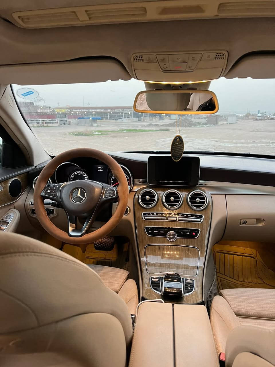 السلام عليكم
للبيع مرسيدس C300 

موديل 2015 تو ويل ماشيه 165 الفm

محرك 4 سلندر تيربو 

رقم سلمانيه شرط تحويل فول مواصفات 1/1 

بصمه كشنات تدفاء وكهرباء مانع اصتدام رادرات جانبيه  دبل ماوس تحكم استيرن  

بيه باب خلفي ونص جاملغ خلفي السياره بدون ايرباك وارد امريكي بشرط الفحص السياره جاهزه وبدون اي نقص

للبيع أو مراوس اوباما أو جارجر 

السعر 190وبيه مجال بسيط 

مكان الموصل الأيسر 

 *********** واتساب هم متوفر 

***********
