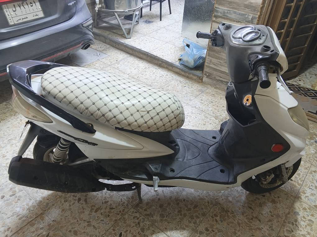 السلام عليكم دراجة للبيع سكنس فحل 
مكينه كلجات كهربائية مكفوله نقصه بس العداد 
سعره 650 الف مكانه البلديات *********** بغداد, العراق
