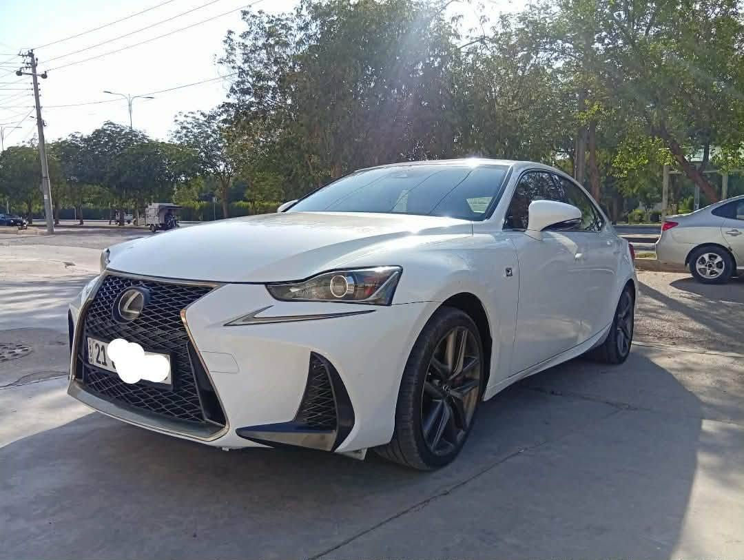 فول مواصفات 1/1
لكزس F-sport Is300 سبورت اصلي 
موديل 2020
وارد امريكي 
المسافه المقطوعه 130 كم
الضرر قطعتين فقط بونيد وجاملغ مع العلم جاملغ امبدل بلاد
السعر175 قفل 
متواجد فيس واتساب 
***********
