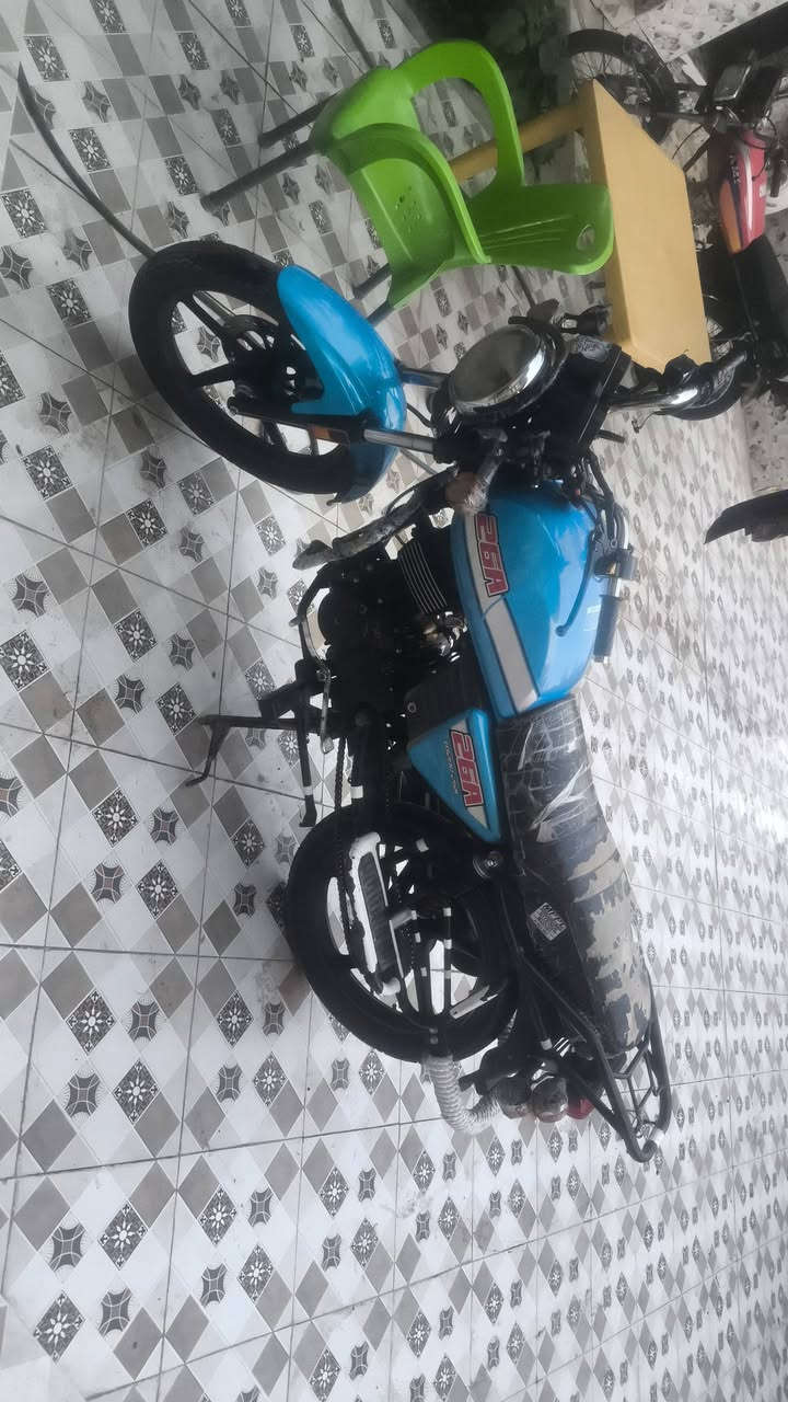 السلام عليكم دايون نفخ مكينه 200 اوراق أصولي. مديل 2022. أوراقه تقره لون برتقالي مبدل لون ازرق للجماليه   ***********
