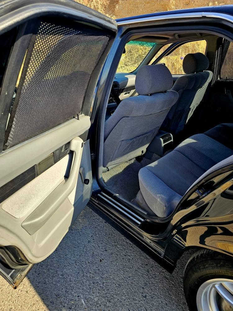 BMW 525i.  V6
موديل1991
سنوية جديد محرك كبس بشرط 
سيارة كفالة عامة من محرك وكير اوتامتيك وكلشي 
تبريد ثلج منضومة كاملة 
سيارة بدون دعمة صبغ جمالية فقط.
مكينه((6 سلندر مسكر جتال)) نشاط جدا قوي.
رقم سليمانية جديد سنوية لحد الـ 2030 فراغة وكالة
للتواصل:*********** السليمانية, العراق
