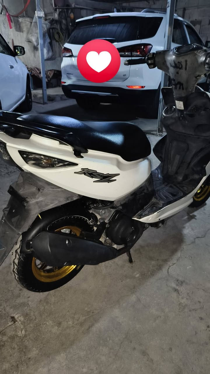 سلام عليكم ماكس مضلع مثل ما موضحه بالصور بالفيديو الدراجه بلاديه ماملعوب بيها بس التزويد عليها كزوز رياضي ويلات رياضيه تاخذها بس اخذ منك الكزوز والوياله وانطي البلاديات الدراجه نوزل مو كابريته كلشي شغال بيها عداد الكتروني اشاير لايت زنون عليها سلف كلشي شغال ورايدها ب 950وبيها مجال مكاني البصره رقم الهاتف ***********
