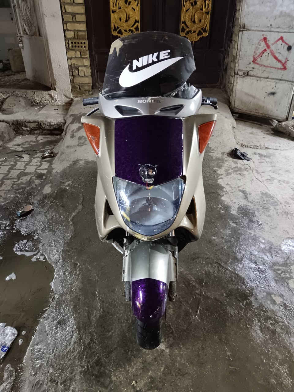 سلام عليكم دراجه سكاي والف مكينه حلوه شلعه معدل كهربايات كامله لايتات زنون تيرات جدد  كفرات بلادي سعر ٣٥٠ الف مستعجل عل بيعه عنوان بغداد الطالبيه ***********
